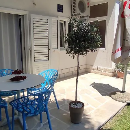Apartment Garden Residence With Private Parking Split Exterior photo