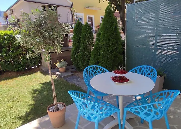 Apartment Garden Residence With Private Parking
