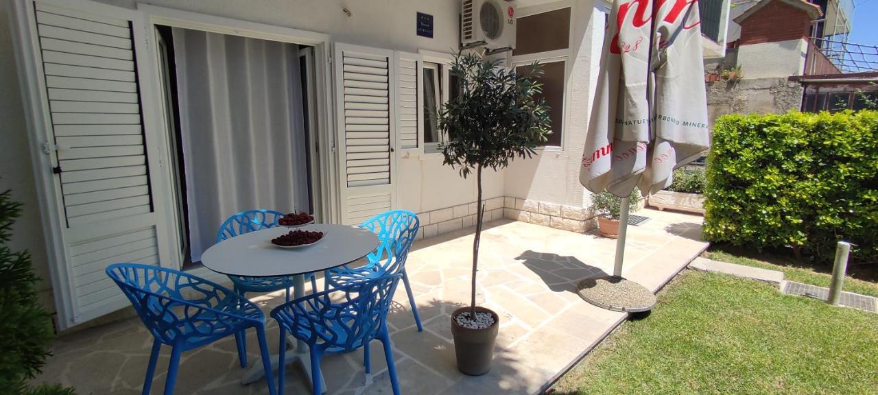 Garden With Private Parking Apartament *